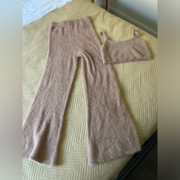 Free People 🎀 2 piece set fuzzy soft skims like flared pants and crop top set - Picture 2 of 5